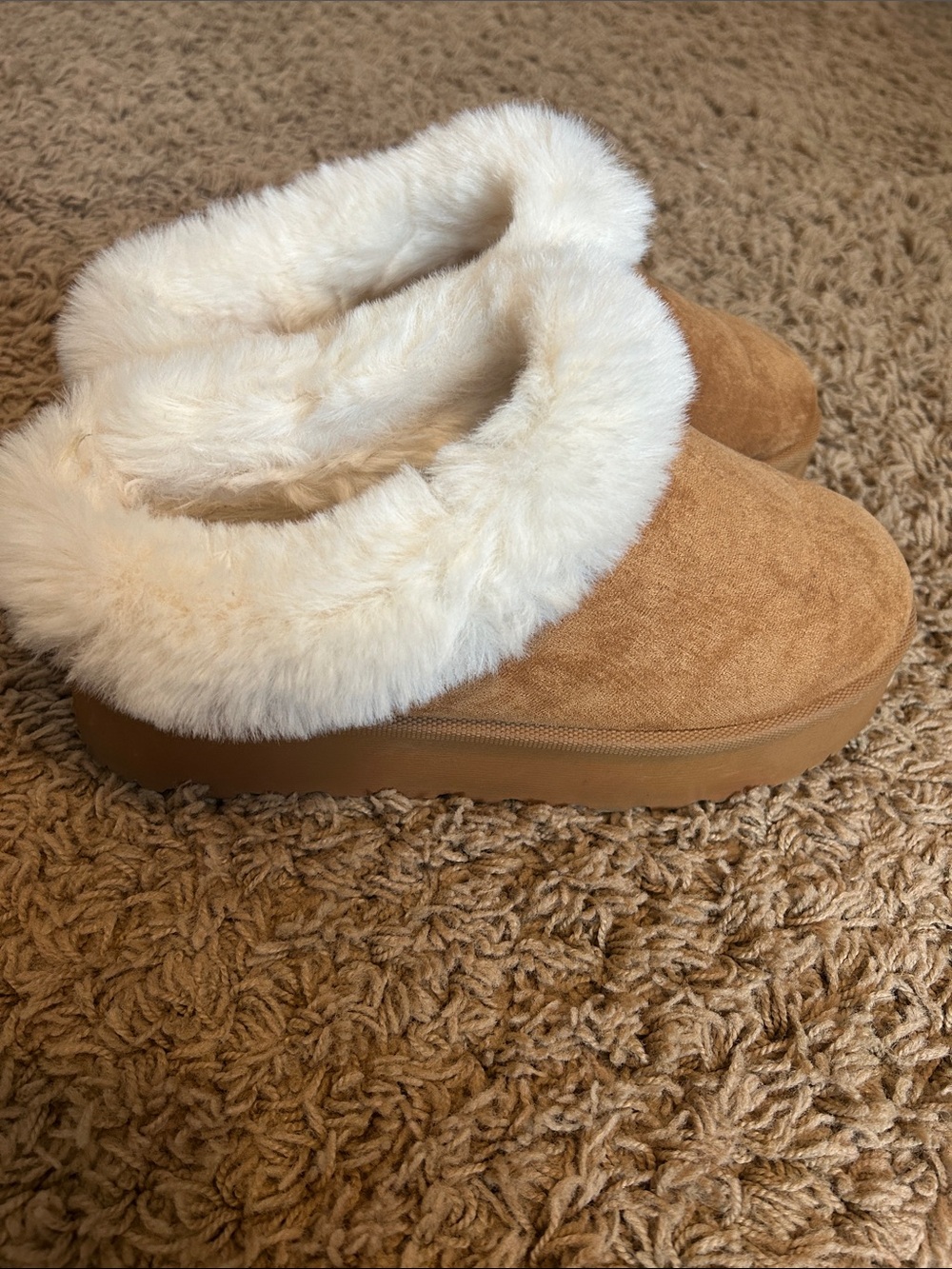Women’s platform fur slipper shoes size 7.5